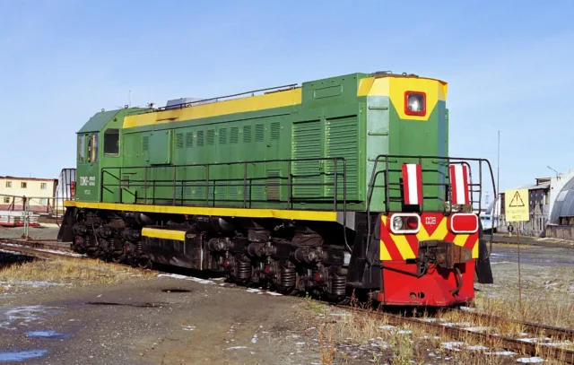ТЭМ3-008. Россия, Ханты-Мансийский автономный округ, подъездной путь от станции Когалым. Автор: Машинист пивного крана. Дата: 9 октября 2004 г.