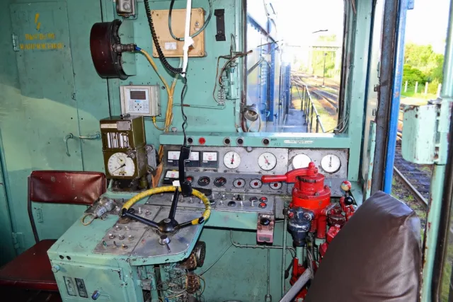 ТЭМ3-021 кабина. Россия, Псковская область, станция Пыталово. Автор: Виталий. Дата: 4 июня 2014 г.
