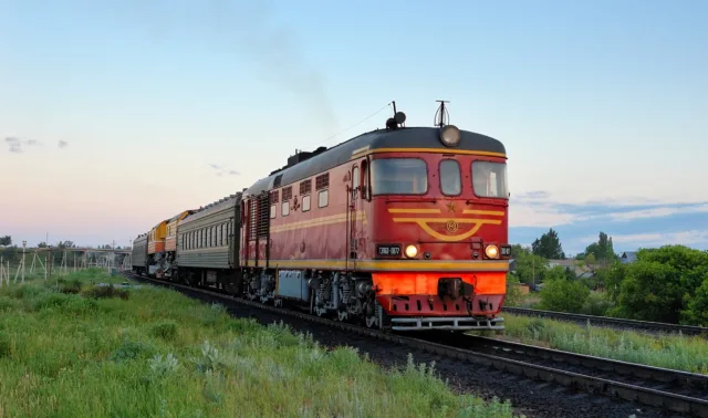 ТЭП60-0877. Россия, Саратовская область, станция Ершов. Автор: Айдаров Д. Дата: 10 июня 2007 г.