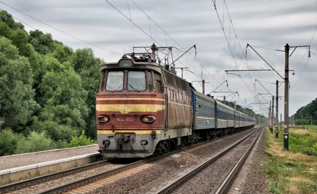 ЧС4-072. Украина, Черниговская область, перегон Бахмач-Пассажирский – Халимоново. Автор: Кузьма Александрович. Дата: 25 июня 2011 г.
