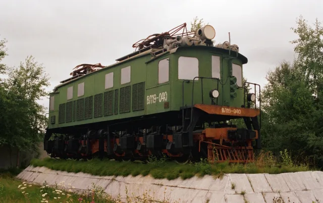 ВЛ19-40. Россия, Мурманская область, депо Кандалакша. Автор: Машинист пивного крана. Дата: 3 августа 2001 г.
