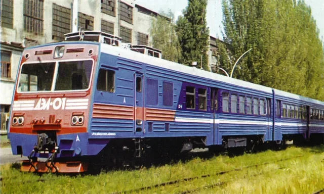 ДЭЛ-01-001. Скан из книги "Годы, Люди, Факты. ОАО ХК "Лугансктепловоз", изд. 2006 г. Автор: ВН Цокур