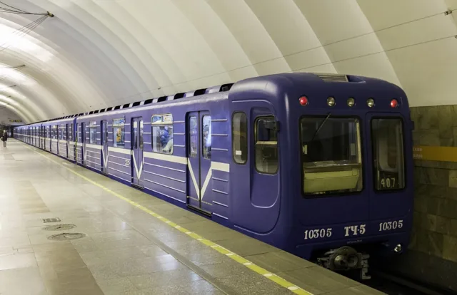 81-540.8 10305. Россия, Санкт-Петербург, станция Новочеркасская. Автор: Lasselan. Дата: 5 октября 2015 г.