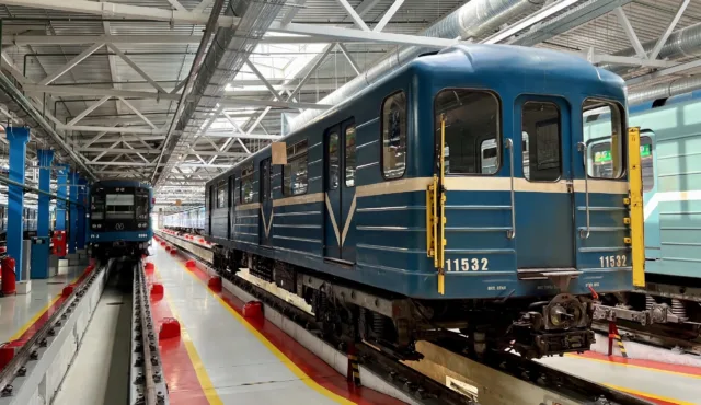 81-717 8808 и 81-541.8 11532. Россия, Санкт-Петербург, электродепо ТЧ-7 Южное. Автор: imgetawaycar. Дата: 15 июля 2023 г.