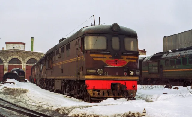 2ТЭП60-0683. Россия, Карелия, депо Медвежья Гора. Автор: А. Тимохин. Дата: 30 ноября 1997 г.