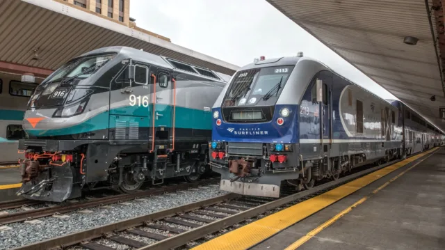 EMD F125 SCAX 916 и Siemens Charger. США, Калифорния, Лос-Анджелес. Автор: Nick Gagliardi. Дата: 17 января 2019 г.