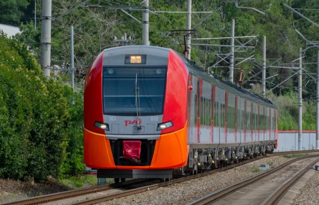 Desiro RUS ЭС1-032. Россия, Краснодарский край, перегон Хоста – Адлер. Автор: bessochi. Дата: 17 июля 2018 г.