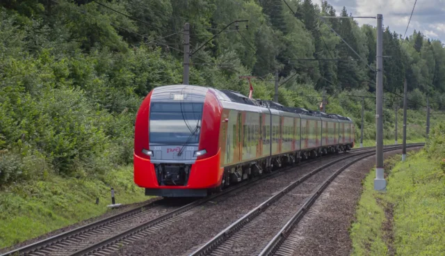 Desiro RUS ЭС1П-023. Россия, Московская область, перегон Хотьково – Сергиев Посад. Автор: Valera_Malishew. Дата: 29 июля 2022 г.