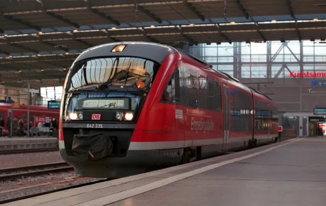 Siemens Desiro Classic (DMU) 642 235. Германия, Саксония, станция Хемниц. Автор: Ваня 543. Дата: 27 апреля 2015 г.