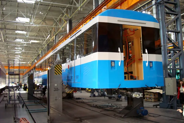 81-7037. Украина, Кременчуг, Крюковский вагоностроительный завод. Автор: taras. Дата: 24 сентября 2011 г.